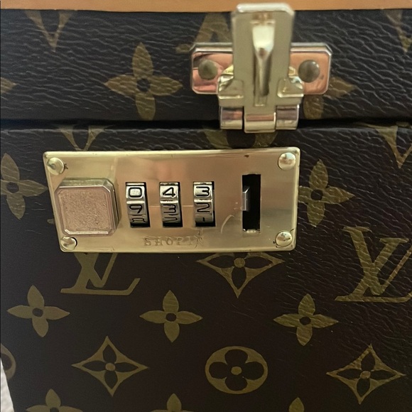 Vintage Louis Vuitton Monogram Travel Case in Brown and Tan - Picture 8 of 8